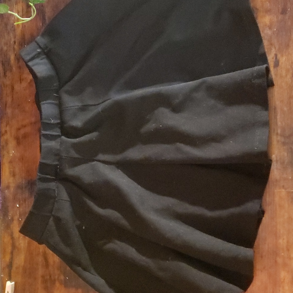 Black pleated skirt (medium)